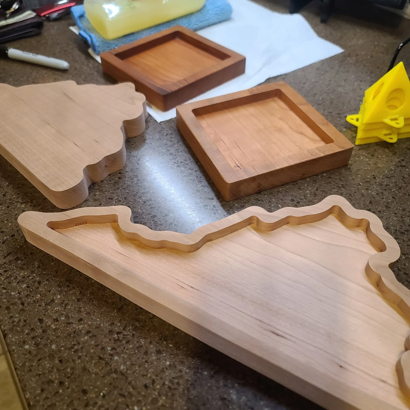 Wooden trays in square and Virginia-shaped designs